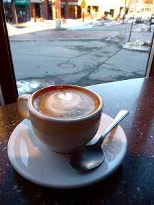 Mit den Kaffeemaschinen von Nivona wird die latte macchiato zum Kinderspiel